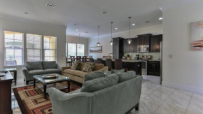 Playa Blanca - Steps to the beach Sleeps 14 has community pool